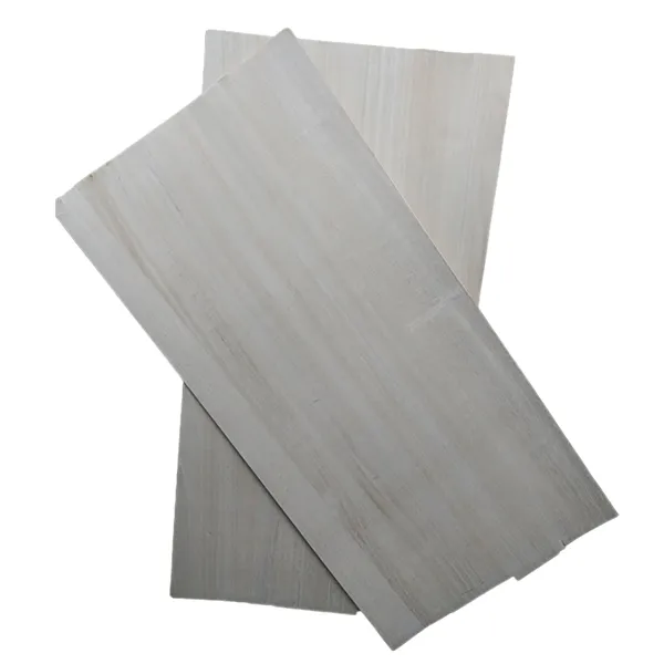 Bielená topoľová doska