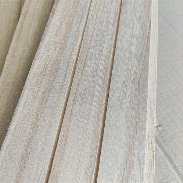 Nástenný panel z topoľového dreva