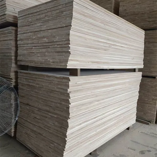 Radiata Pine Edge Lepená doska