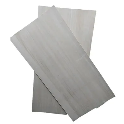 Bielená topoľová doska