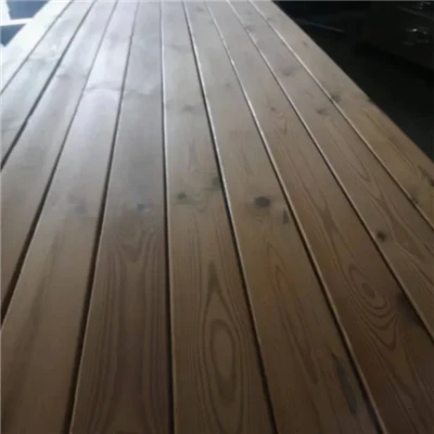 Nástenný panel z borovicového dreva